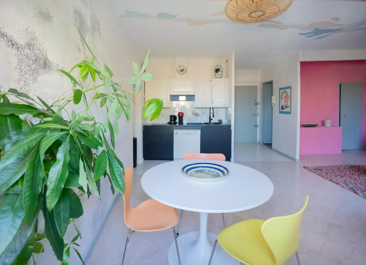 Tres Bel Appartement Avec Une Jolie Vue Dans Le Quartier Prise De Vauban Marseille Apartment